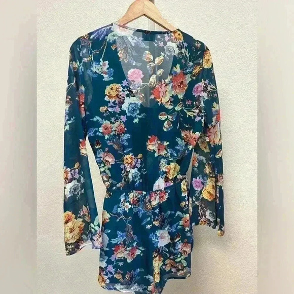 Show Me Your MuMu Red Rocks Bell Sleeve Romper Size M Perfect for Summer - Picture 4 of 9